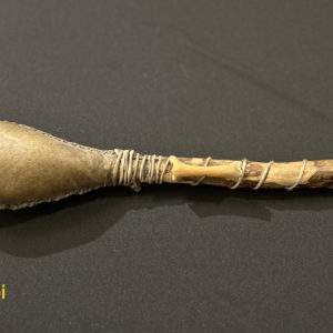Hochet en peau de cerf chamanique 24292 artisanal #chamanique #kahopi#chamanisme#chamane#SuisseRomande#RaphTattoo#Heyana#Ayin